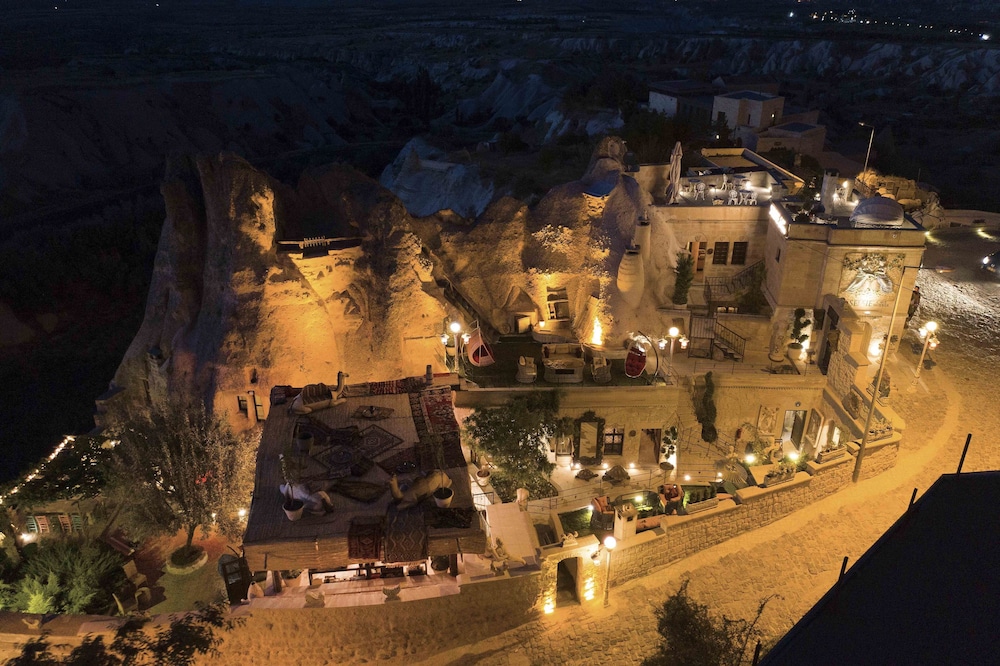 cappadocia fairy chimneys selfie cave hotels special class