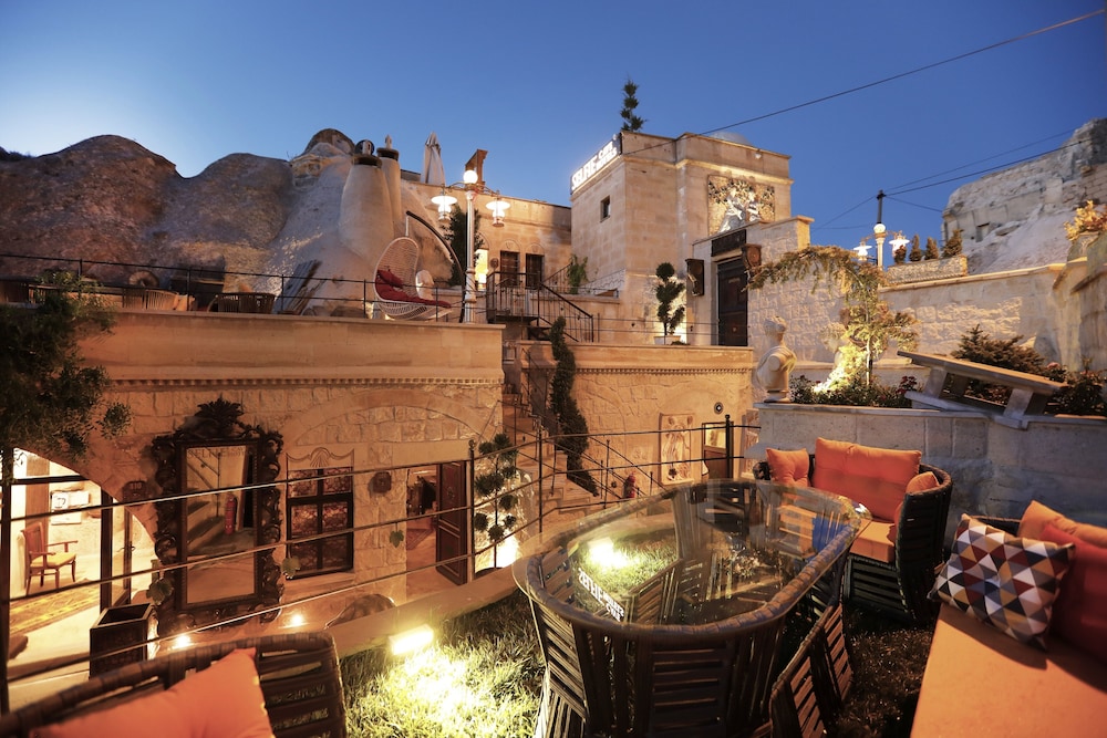 cappadocia fairy chimneys selfie cave hotels special class