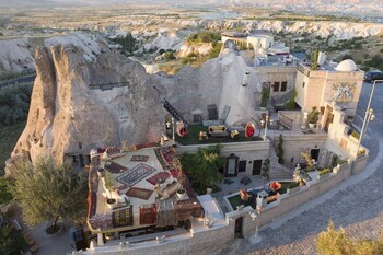 cappadocia fairy chimneys selfie cave hotels special class