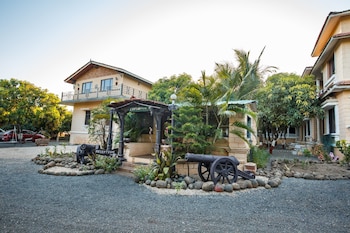 gir lions paw resort with swimming pool