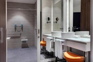 Aloft Al Mina Dubai,Sheikh Zayed Road>>Bur Dubai,4 star