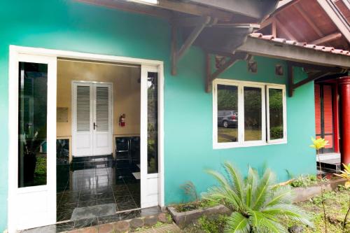 spot on 2584 hotel karya nunggal asri