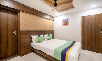 treebo golden swan pammal