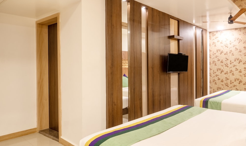 treebo golden swan pammal