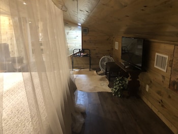 Cora S Cabins,Smith County>>Lindale,3 star