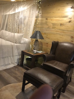 Cora S Cabins,Smith County>>Lindale,3 star