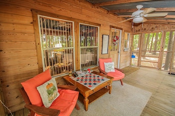 Cora S Cabins,Smith County>>Lindale,3 star