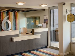 motel 6 louisville ky airport fair expo