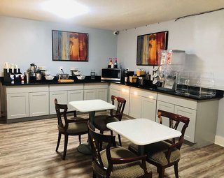 montgomery inn and suites