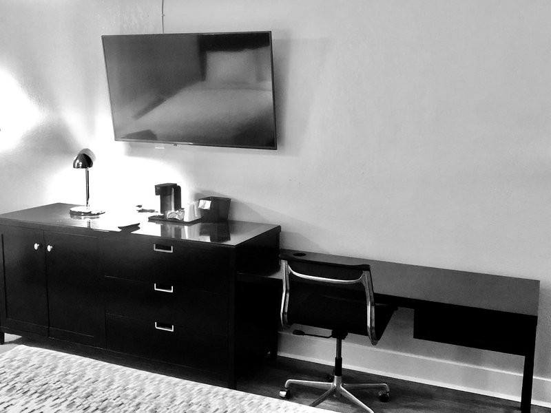 montgomery inn and suites