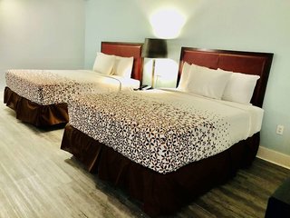 montgomery inn and suites