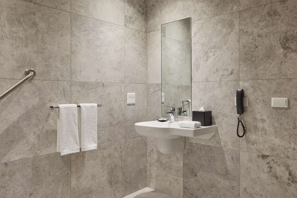 parkroyal monash melbourne