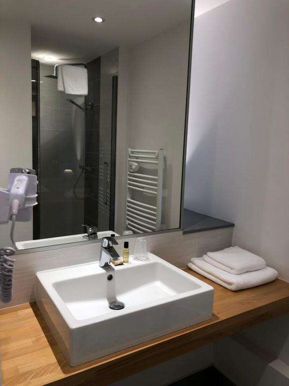 Hotel Newport,,3 star