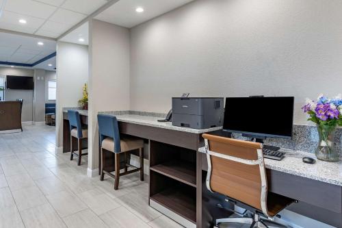 comfort suites st louis sunset hills