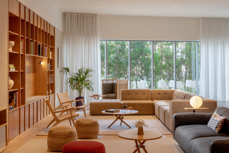 staybridge suites dubai internet city an ihg hotel