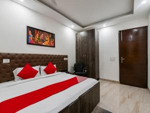 Oyo 72294 White Rose Wallon Hotel,,3 star