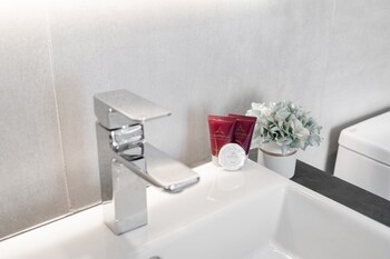 aspira gems center silom