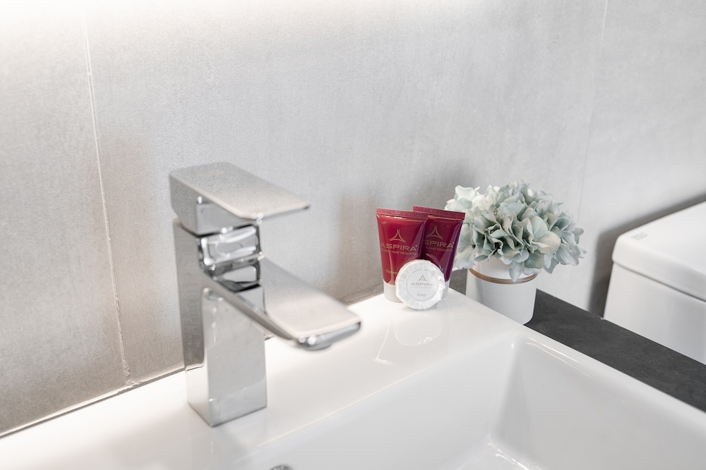 aspira gems center silom