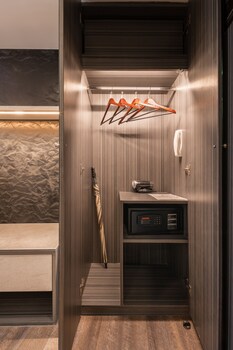 aspira gems center silom