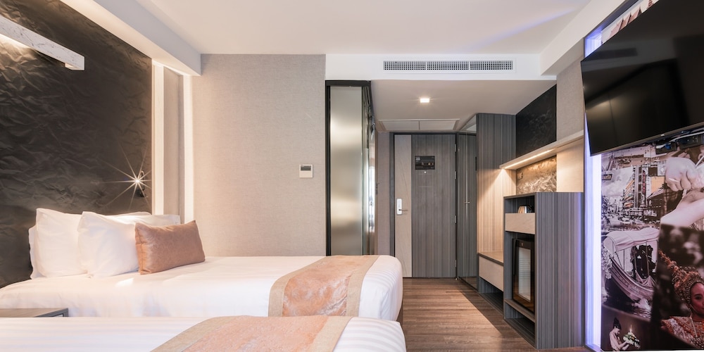 aspira gems center silom