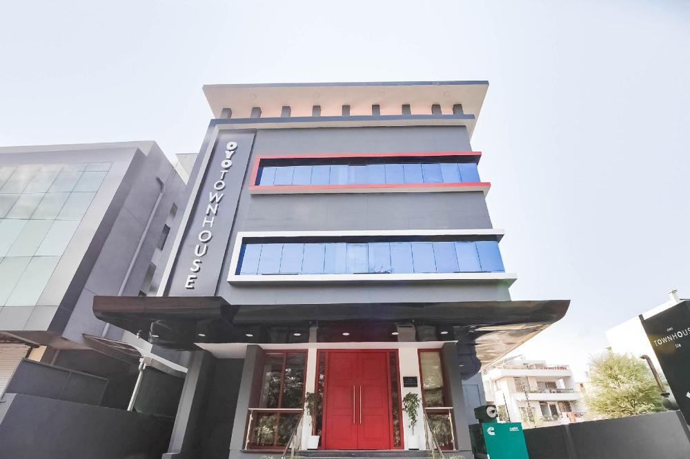 super townhouse lords inn regency