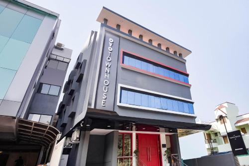 super townhouse lords inn regency