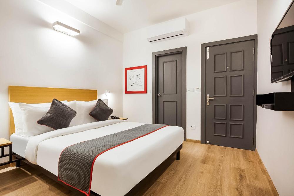 super townhouse lords inn regency