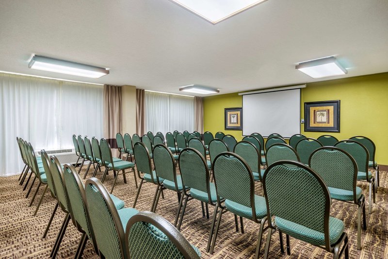 comfort inn and suites st pete clearwater international airport