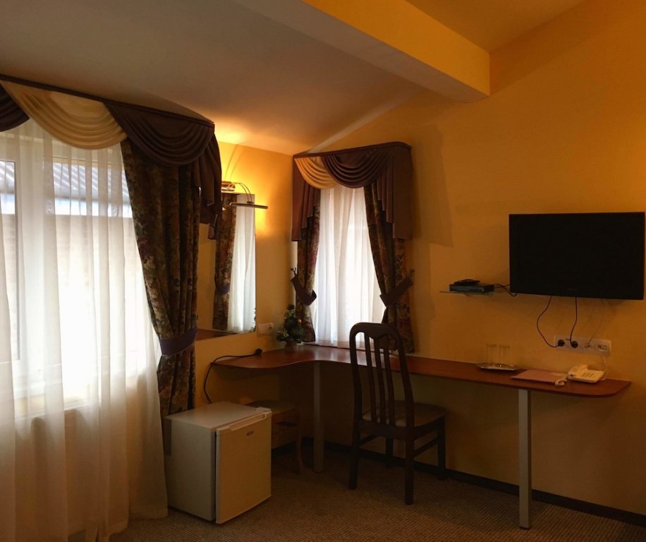 Leotel Hotel,Lisynychi>>Lviv,3 star