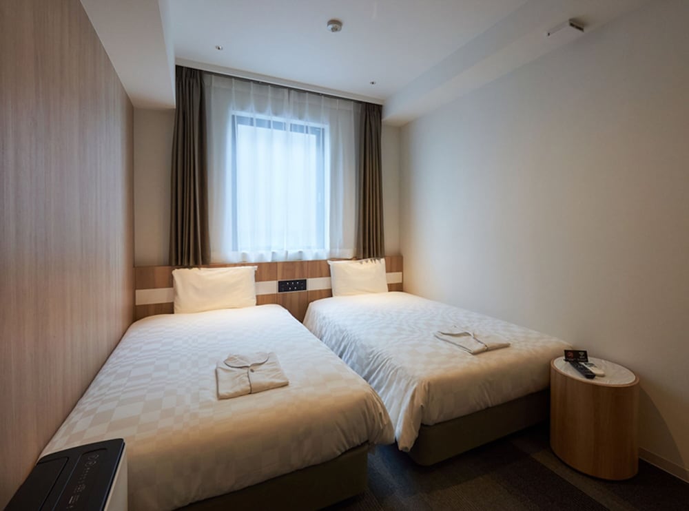 henna hotel komatsu ekimae