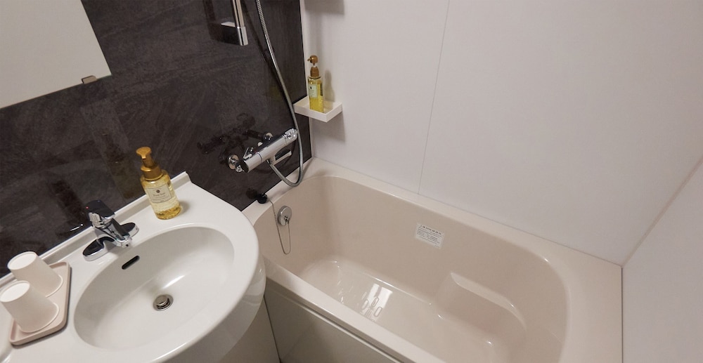 henna hotel komatsu ekimae