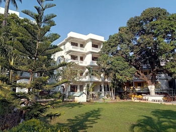 candolim hideout resort