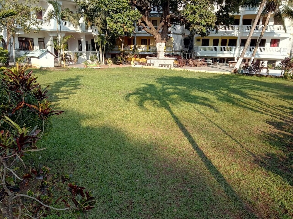 candolim hideout resort