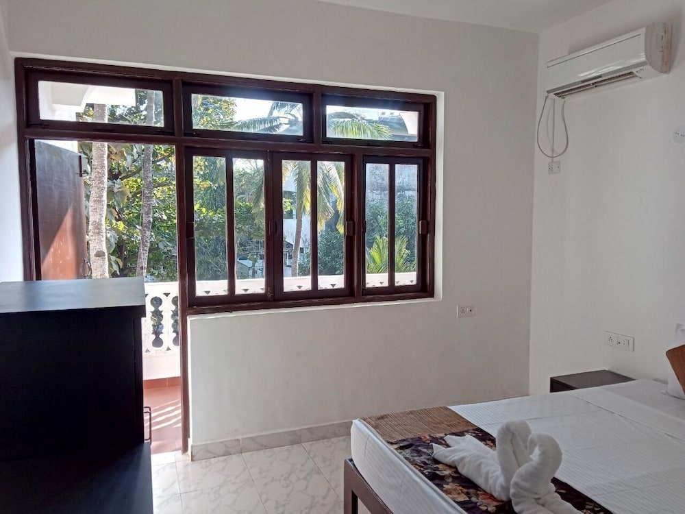 candolim hideout resort