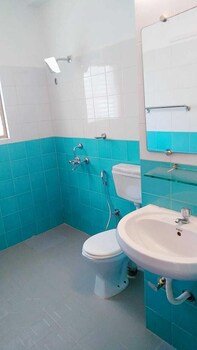 candolim hideout resort