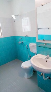 candolim hideout resort