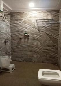 hotel the grand takshak