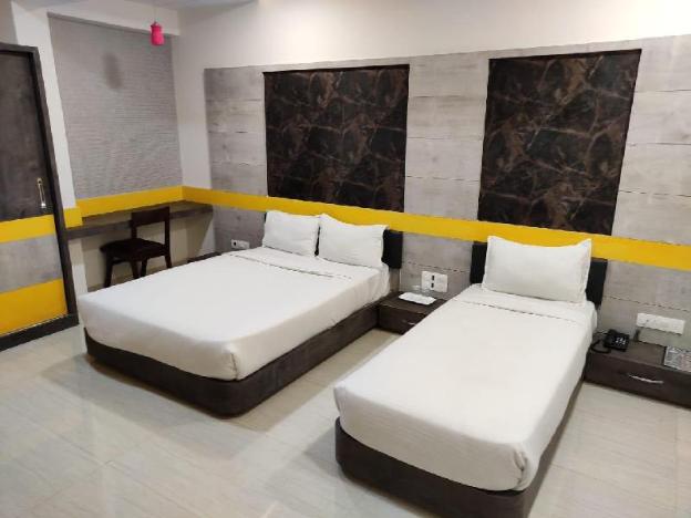 hotel the grand takshak