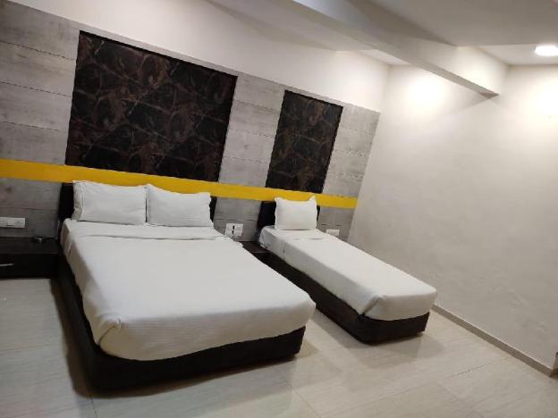 hotel the grand takshak