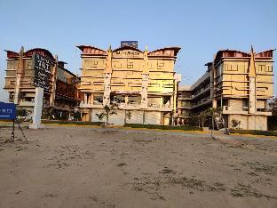 hotel the grand takshak