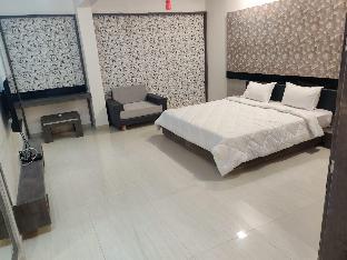 hotel the grand takshak