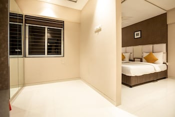 hotel pacific residency near airport
