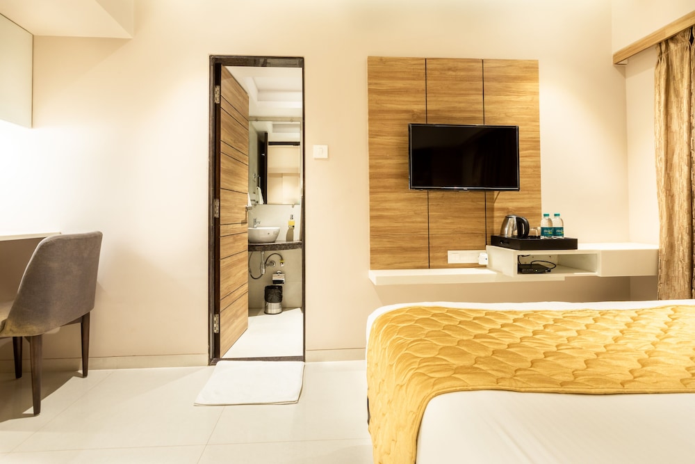 hotel pacific residency near airport