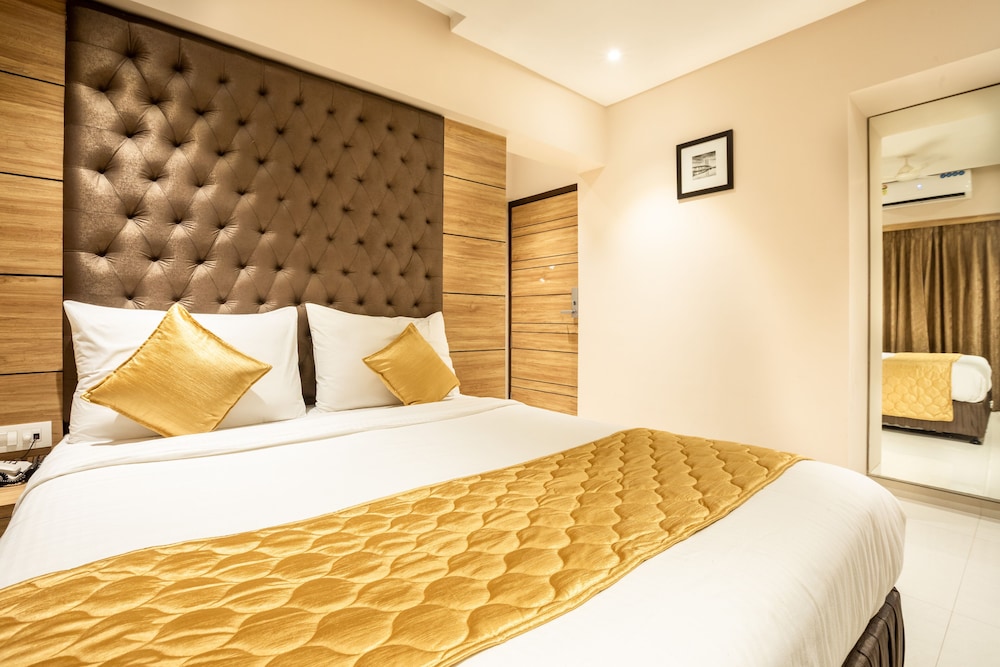 hotel pacific residency near airport