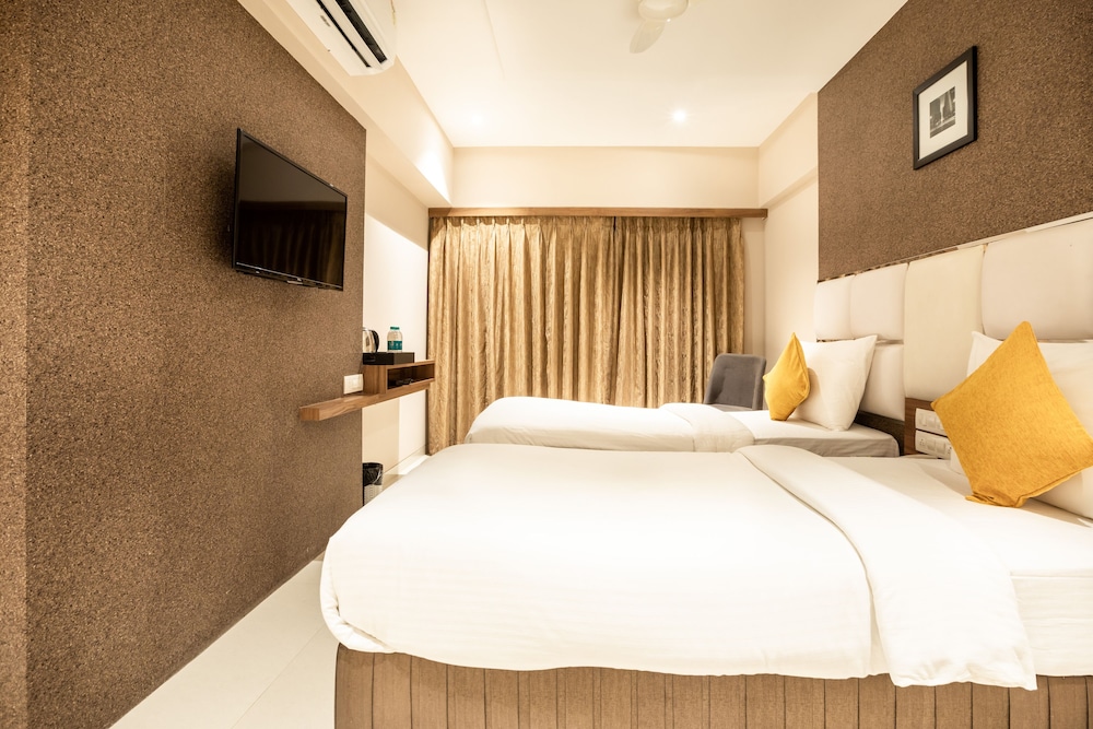 hotel pacific residency near airport