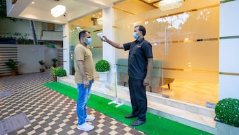 hotel pacific residency near airport