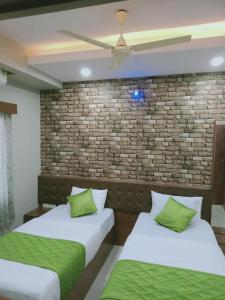 olivia inn and suites