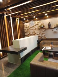 olivia inn and suites