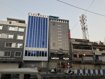 olivia inn and suites