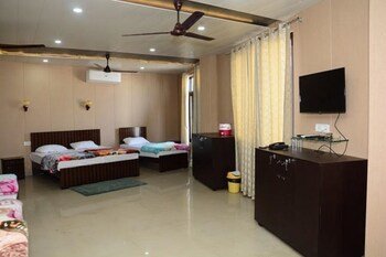 Krazy Hotel,Nainital>>Haldwani,3 star